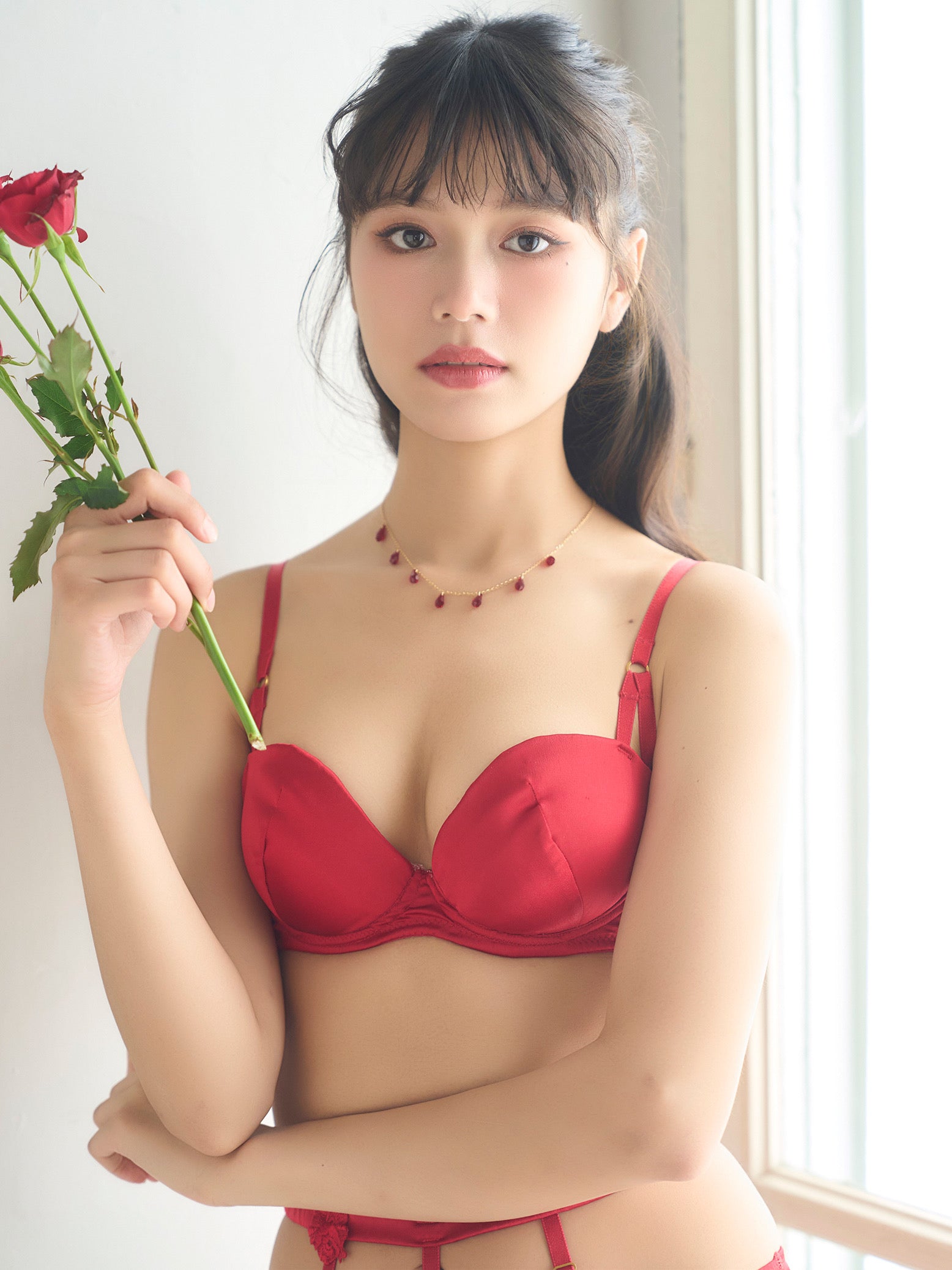 レッドガーネットサテンワイヤー入りブラ|自信を纏う