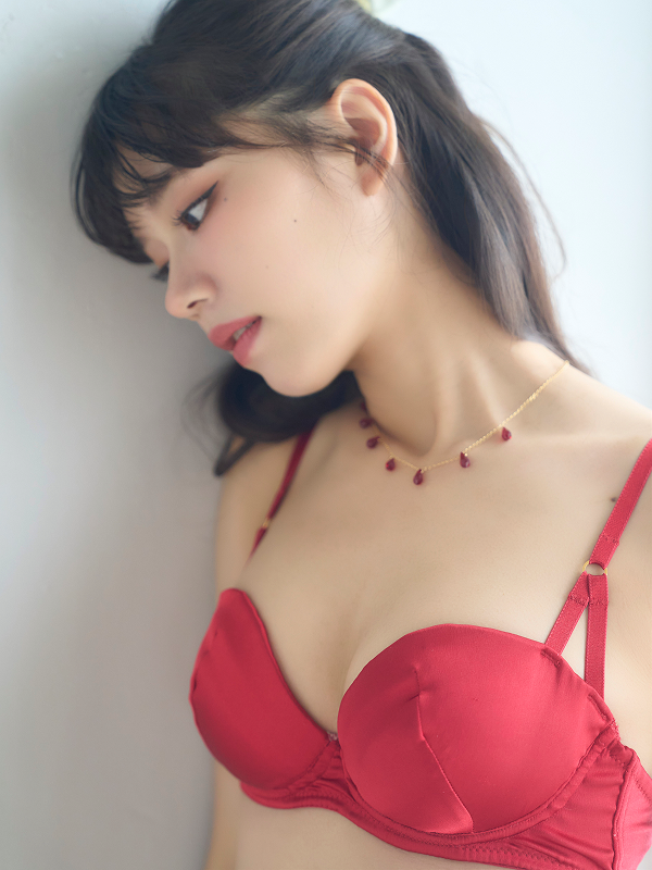 レッドガーネットサテンブラ