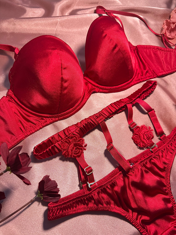 レッドガーネットサテンブラ