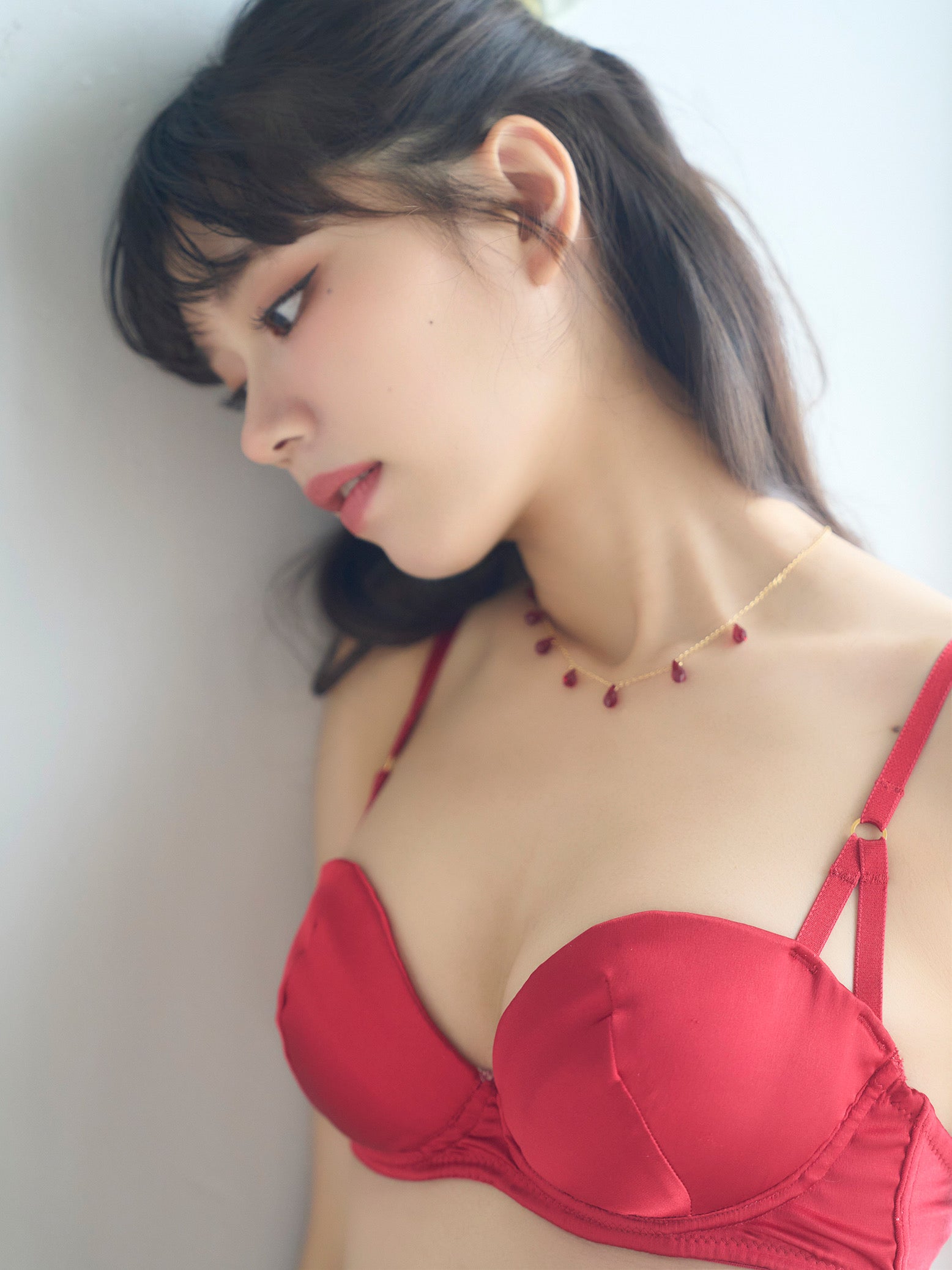 レッドガーネットサテンワイヤー入りブラ｜自信を纏う